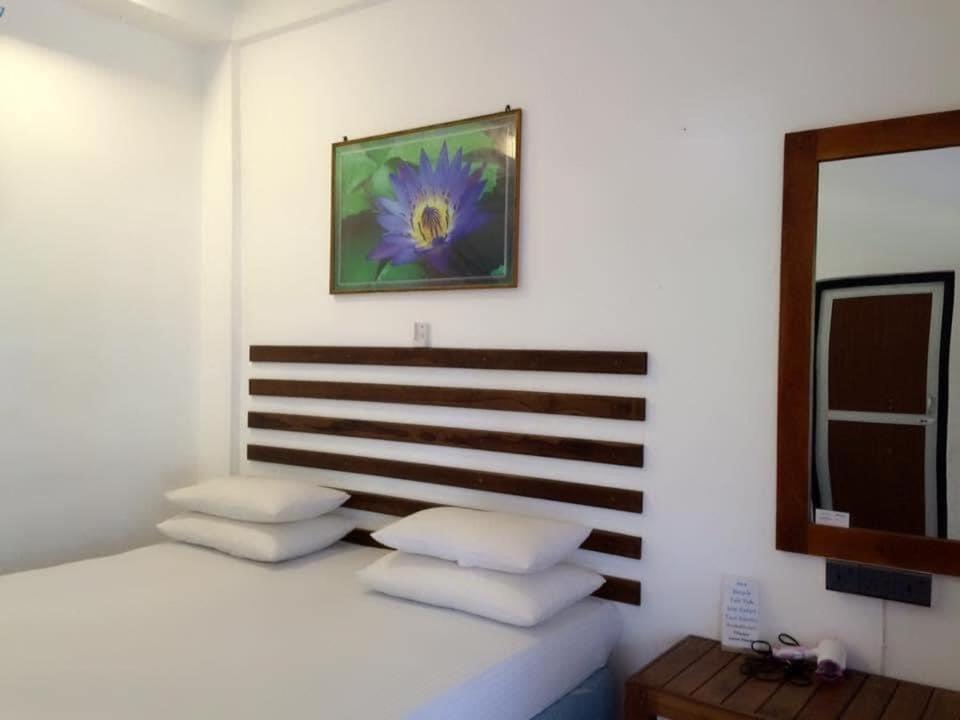 Thisara Guest House Полоннарува Экстерьер фото