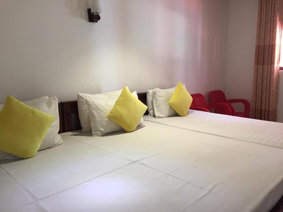 Thisara Guest House Полоннарува Экстерьер фото
