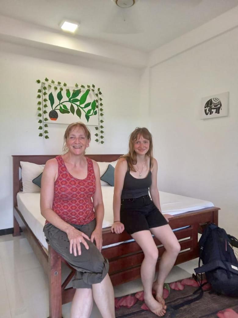 Thisara Guest House Полоннарува Экстерьер фото