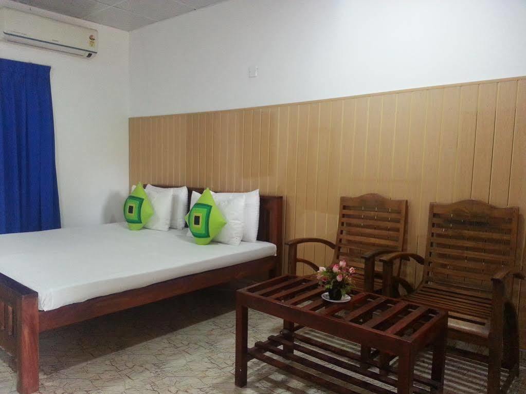 Thisara Guest House Полоннарува Экстерьер фото